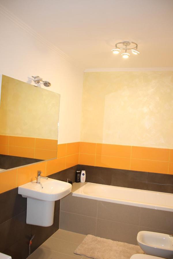 Lowcost Tryp Appartement Oradea Buitenkant foto